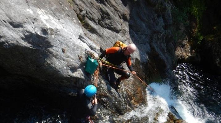 canyoning découverte dans les cevennes près de meyrueis